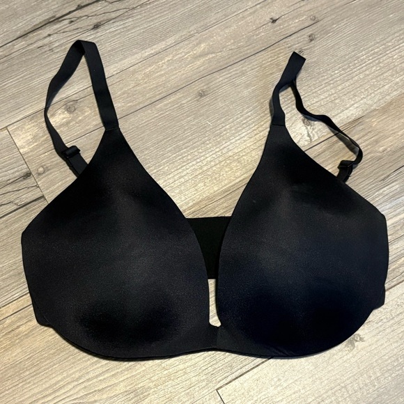SKIMS NWOT Kim Kardashian wireless form bra 34D new without tags - Picture 1 of 3